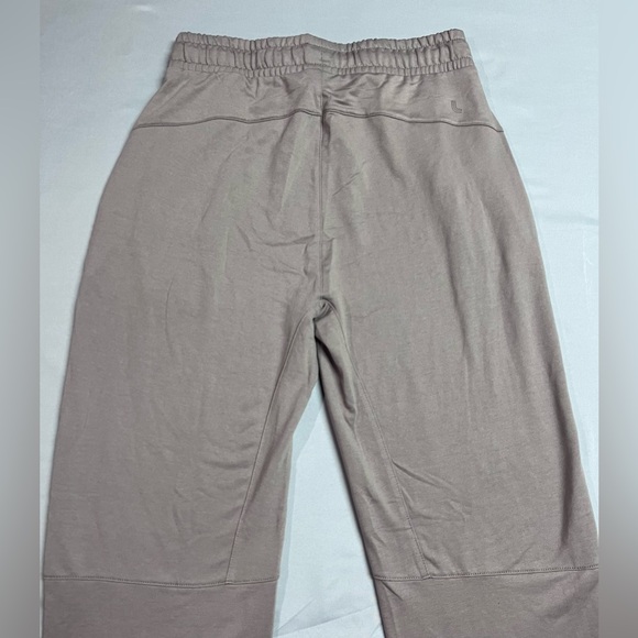 Lolë Men's Lightweight Lounge Joggers NWOT - Picture 5 of 5